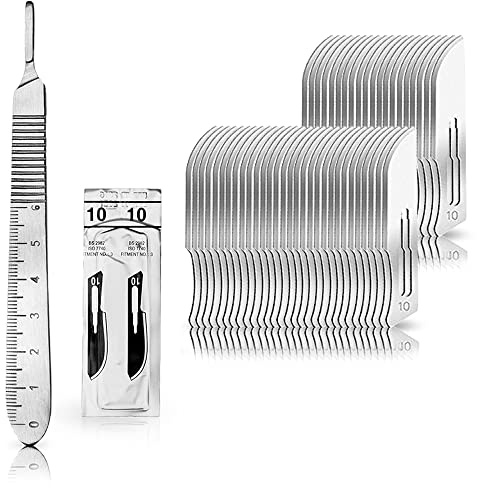 May Skalpell-Set Figur 10 Halter 3 Maßskala 13 cm Karbonstahl 50 Stk | Skalpell-Set: Edelstahl-Halter (Fig. 3, 13 cm) mit cm-Maßskala inklusive 50 sterilen Karbonstahlklingen der Figur 10.