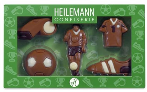 Heilemann Schoko Geschenkverpackung Fußball Edelvollmilch 100g | aus cremiger Vollmilchschokolade, liebevoll verziert mit weißer und Zartbitterschokolade, Perfekt als Geburtstagsgeschenk