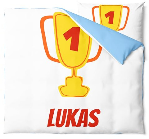 Personalisiertes Kinderbettwäsche Set mit Sport Grafiken – Baby Bettwäsche mit Namen –Wählbare Unterfarbe aus Baumwolle – Babybett Komplettset – 1 Bettbezug & 1 Kissenbezug (Trophäe, 80 x 80 cm)