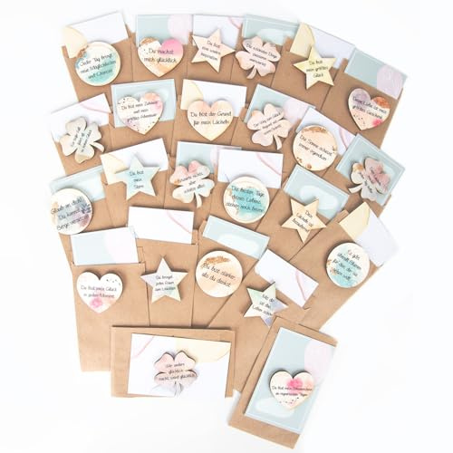 Logbuch-Verlag 24 kleine Glücksbringer Weihnachten Liebe Freunde aus Holz mit mini Kärtchen im Kuver – Geburtstagsgeschenk | Deko Muttertag Mama Liebe