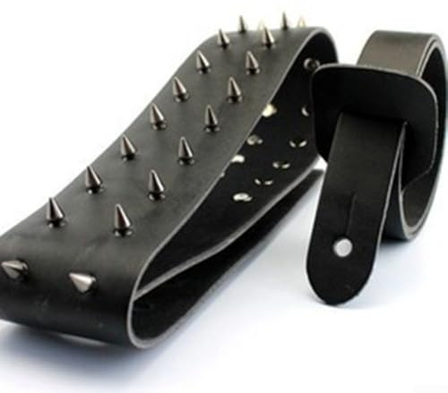 Stilvoller Gitarrengurt aus Leder mit Nieten, verstellbare Länge, perfekt für Rockbands (A)