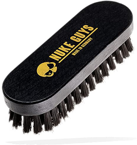 Nuke Guys Lederbürste S - Made in Germany Auto Innenraum Reinigung | weiche Textilbürste ideal für Autositze, Polster, Alcantara, Leder, Cabrio-Verdecke, Teppiche, Stoffsitze, Couch, Schuhe, Sneaker