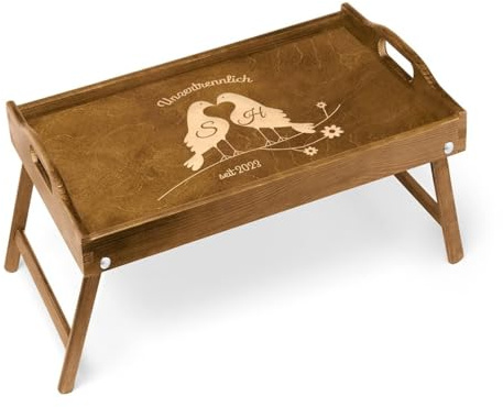 Maverton Betttablett mit Gravur - für Zwei - Sofatisch mit Griffen - klappbar - mit erhöhtem Rand - Geschenk für Paare - Einzugsgeschenk - Hochzeitsgeschenk - Dunkelbraun - Unzertrennlich