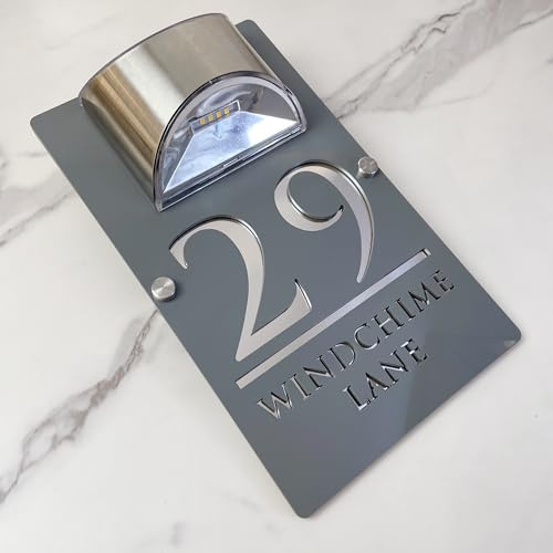 Plaque de Numéro de Porte Personnalisée LED Alimentée par Énergie Solaire, Plaque d'Adresse 3D Moderne à Découpe Laser, Plaque d'Adresse Extérieure Imperméable pour Maisons, Appartements, Hôtels (Gris