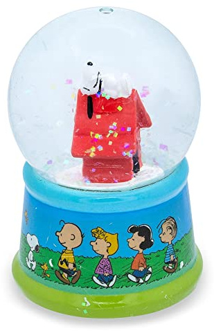 Silver Buffalo Peanuts Group Walk Outside Light Up Snow Globe, 55 mm