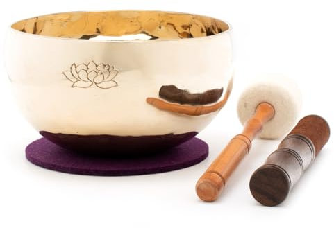 Tibetische Klangschale mit Lotus-Gravur I 750-800 g I Hochglanzpoliert I Handgeschmiedet I für Meditation, Yoga, Entspannung I Fair Trade aus Nepal I Inkl. 2 Klöppel und Filzpad