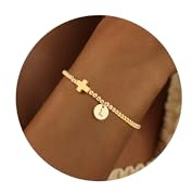 Bracelet TINGN Croix pour Femme - Bracelet en Or 14K Plaqué avec Perles Personnalisées et Lettres - Bijou en Or pour Femme - Cadeau de Communion, Baptême pour Femmes et Filles, Laiton