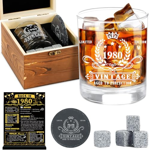 Amosking Regalo per il 45° compleanno per uomo, set di bicchieri da whisky vintage 1980, scatola in legno, pietre da whisky e poster 1980, biglietto e sottobicchiere, idee regalo di compleanno per