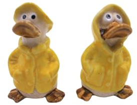 Uppsättning av 2 dekorativa figurer, trädgårdsdekoration regnankor, dekorativa ankor, ankfigurer, trädgårdsfigur, anka, dammfigur anka i gult med regnrock och mössa som set om 2, storlek på en