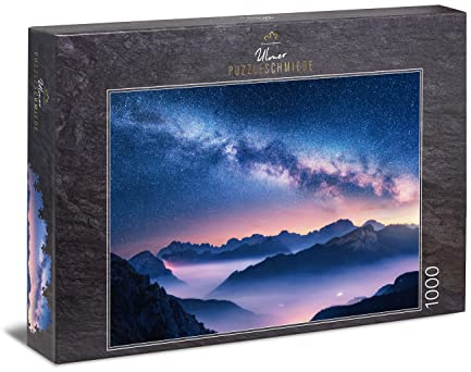 Ulmer Puzzleschmiede - Puzzle „Milchstraße“ - Klassisches 1000 Teile Weltraumpuzzle - Fantasievoller Blick ins Universum über dem Nebel und dem Nacht-Himmel in den Bergen - Made in Germany