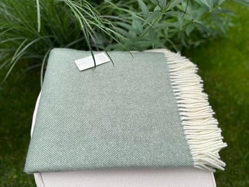 Wolldecke 140x200 cm aus 100% Neuseeländischer Wolle – Sage Green Sofadecke, Wohndecke & Plaid, Hergestellt in Litauen, Skandinavisches Design