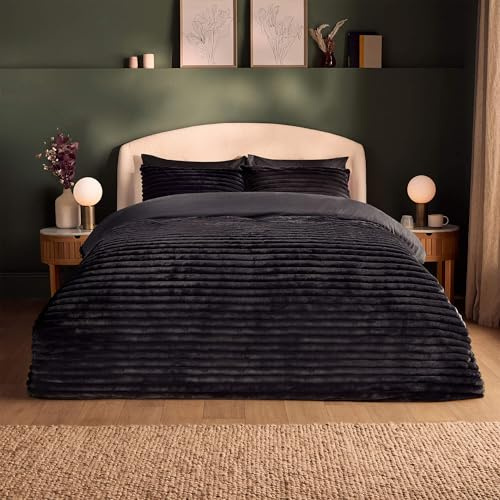 Silentnight Ribbed Faux Fur Duvet Set - Luxury Long Pile Soft Faux Fur Plush Comfort - Cosy Plushness & Warmth Duvet Cover and Pillowcase Bed Set - Button Fastening, Machine Washable, Black, Single