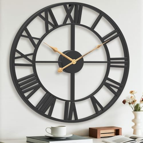 Pytha Sight Wanduhr Groß XXL 60 cm Modern Schwarz Metall, Lautlos | Groß Wanduhr Vintage Industrial Design mit Römischen Ziffern, ohne Tickgeräusche, für Wohnzimmer, Küche, Büro, Heimdekoration