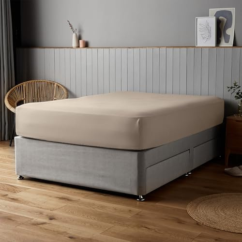 Silentnight Supersoft Fitted Sheet - Cosy & Comfortable Delicate Touch - Luxurious Easy Care Microfibre with Elasticated Corners - Stylish & Modern Mattress Fitted Sheet, Double Bed, Natural