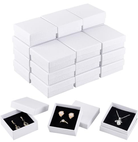BENECREAT 24 coffret Cadeau à Bijoux Blanc. Étui à Bijoux Carré en Carton de 7x7x3cm avec Intérieur en Velours Utilisé pour le Mariage Fête D'Anniversaire Graduation Anniversaire