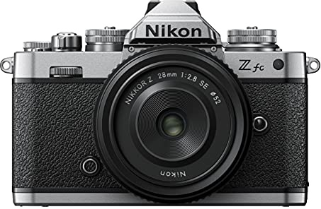 Nikon Zfc + Z 28mm f/2.8 SE fotocamera Mirrorless DX con SD 4K, Nital | CMOS 20.9 MP, Creative Picture Control, ghiere di controllo, mirino elettronico, Lexar SD 64GB inclusa. 6 anni garanzia Nital