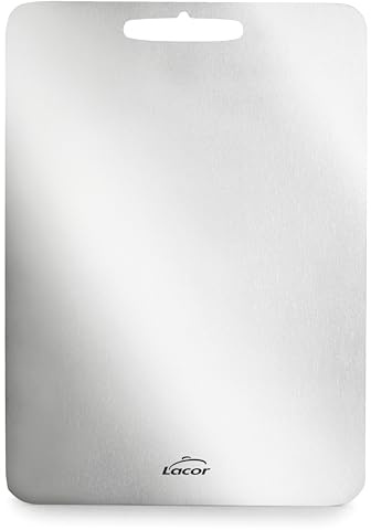 Lacor 60772 - Tabla de Cortar Titanium, Titanio Puro 99%, 20 x 30 cm | Superficie de corte higiénica y estable; una pieza versátil y resistente, pensada para el uso continuado en cualquier cocina