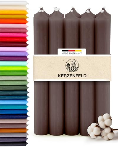 Bunte Stabkerzen Durchgefärbte, 10 Stück, 180mm x 22mm, Spitzkerzen, 8+ Stunden Brenndauer, Made in Germany - Ohne Tropfen & Rußen - Unparfümierte und RAL-Zertifizierte Tafelkerzen (Schlamm)