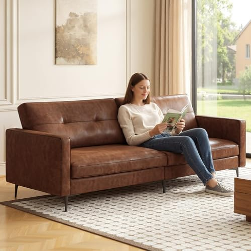 3-Sitzer Sofa in Vintage Lederoptik – Kompaktes Kunstleder Sofa mit Knopfheftung, Metallfüßen & Geraden Armlehnen, Braun – Retro Couch für Wohnzimmer, Büro oder kleine Wohnung (Streifendesign)