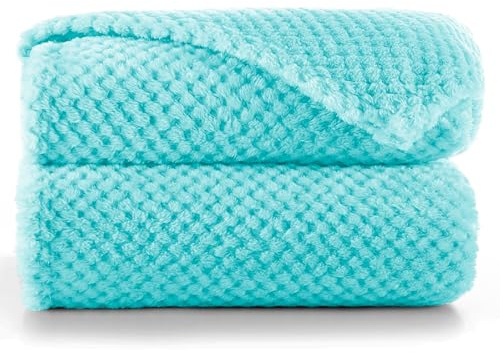 RESTILO Kuscheldecke 220x240 cm türkis Decke Microfaser Wohndecke Henry | Tagesdecke Fleece weich sanft kuschelig skandinavischer Stil cyanblau