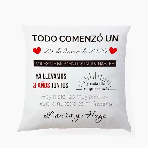 Adri Cojín Personalizado con Relleno, con Fecha de Aniversario – Regalo Original para Parejas, Novios y Detalle para Boda (Varios tamaños) (25 x 25 cm)