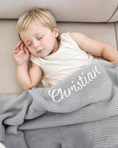GELLEDI Personalisierte Strickdecke mit Baby-Namen – individuell besticktes Geschenk für Babypartys und Kindergärten