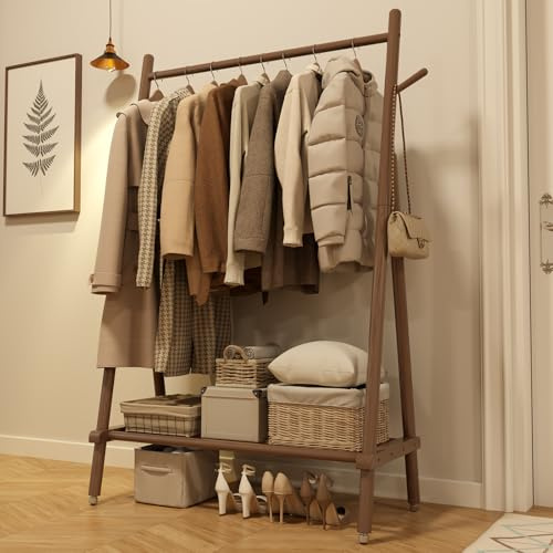 AQIMUELE Kleiderständer, Mobiler Garderobenständer aus Massivholz, Garderobe, Kleiderablage, mit Stange, Regal und 4 Haken, Einfache Montage, für Schlafzimmer und Garderobe (Walnuss - mit Rollen)