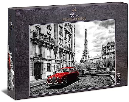 Ulmer Puzzleschmiede - Puzzle „Paris - mon Amour“ - Künstlerisches 1000 Teile Stadt-Puzzle - nostalgisches Paris-Motiv in schwarz-weiß mit rotem Auto und Eiffelturm als Hintergrund
