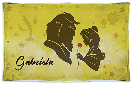 LolaPix Manta Bella y Bestia Personalizada con Nombre/Texto. Varios Tamaños. Regalos Frikis Personalizados. 600gr/m². Tejido Certificado Oeko-Tex. 125x190cm. Manta Cálida Bella