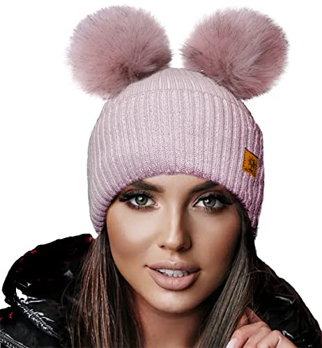 4sold Damen Wintermütze mit Zwei Pom Poms – weiche, warme Strickmütze Handmade in Polen, gefüttert mit Fleece – süße Beanie für Winter, Ski & Alltag