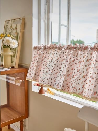 Devola Bistrogardine Landhausstil Vintage Gardinen Blumenmuster Kurz Scheibengardine Leinenoptik Küchengardine Halbtransparent Kurzstore mit Stangendurchzug HxB 30x140cm Rosa 1 Stück