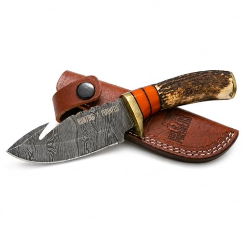 ZADE Cuchillo de Caza Profesional de Acero Damasco 440C – Hoja Inoxidable con Gancho Desollador – Mango de Asta Natural – Incluye Funda de Cuero – Ideal para Caza y Supervivencia (Acero al carbono)