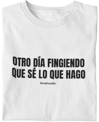 Wondernastic Camiseta Otro Día Fingiendo – Frase Divertida y Sarcástica | Ropa con Humor Regalo Original para Amigas, Trabajo o Cumpleaños (FR/ES, Letras, XXL, Regular, Regular, Blanco)