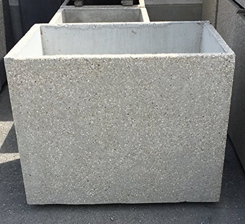 ARTISTICA GRANILLO Jardinière en béton, vases, inertes à vue 75 x 50 H 63 cm.