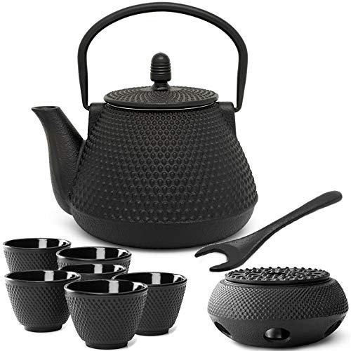 Bredemeijer Teekanne asiatisch Gusseisen Set 0.8 Liter - kleine schwarze Gusskanne mit Henkel & Edelstahl Tee-Filter Sieb-Einsatz für losen Tee & 6 Teebecher (Tassen) & Stövchen &Deckelheber