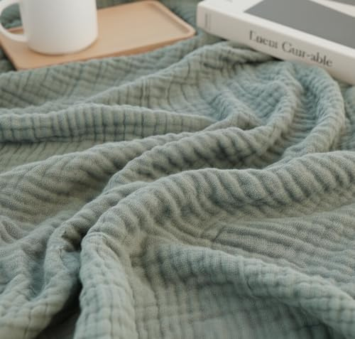 KyraHome Musselin-Überwurfdecke aus 100% Bio-Baumwolle, 139,7 x 152,4 cm, vorgewaschen, handpflanzengefärbt, atmungsaktiv, leicht, weiche Herbstdecke, für alle Jahreszeiten (Sage Green)