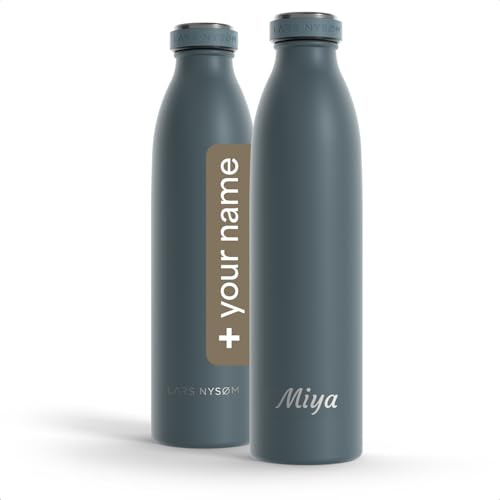 LARS NYSØM Personalisierte Edelstahl Trinkflasche 350ml, 500ml, 750ml, 1L, 1 5 liter | Thermosflasche Kohlensäure geeignet mit Gravur | Wasserflasche als Geschenk mit Namen (Stone Blue, 750ml)