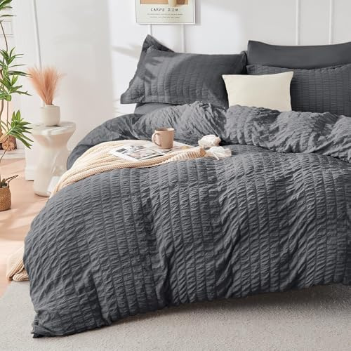 HYMOKEGE Dark Grey Duvet Cover Queen Size, Ultra Soft 3-Piece Seersucker Duvet Cover Set with Zipper Closure, Soft Brushed Microfiber Bedding Set with 8 Corner Ties (90x90, 2 Pillowshams)