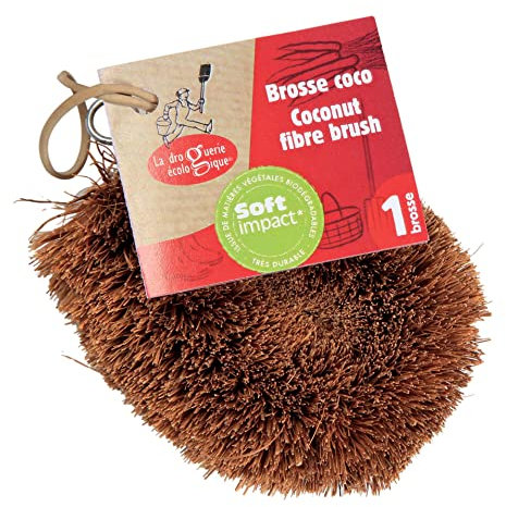 Brosse Coco en fibres de noix de coco souples et très résistantes, elle possède une armature à anneau en zinc qui ne rouille pas