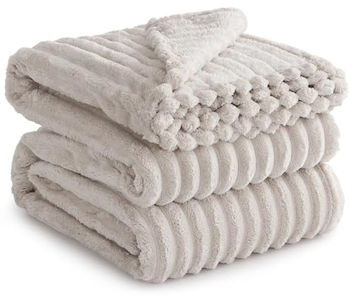 RUIKASI Fleece Throw Blanket for Sofa - Fluffy Beige Throws for Sofas Extra Large, Soft Warm Blanket Throw for Couch, Luxury Decorative Ribbed Bed Blanket Queen 220x240cm