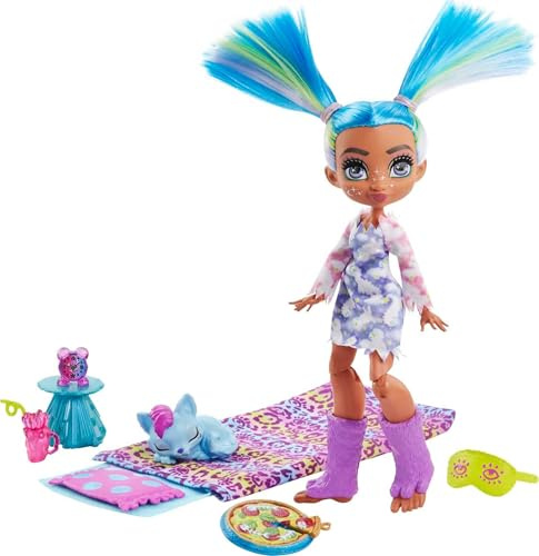 Cave Club GTH06 - Pyjamapartyspaß Spielset mit Puppe Tella (25,4 cm), prähistorische Modepuppe mit Haus-Dinosaurier und Zubehör, Geschenk für Kinder ab 4 Jahren