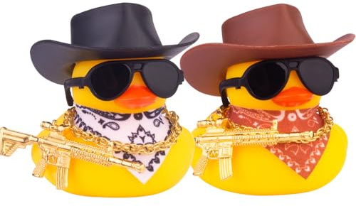 Mwmoeen 2 Stück gelbe Ente Auto Ornamente, Gummi Ente Auto Armaturenbrett Dekorationen mit Cowboyhut Schal Sonnenbrille Goldkette und Coole Requisiten