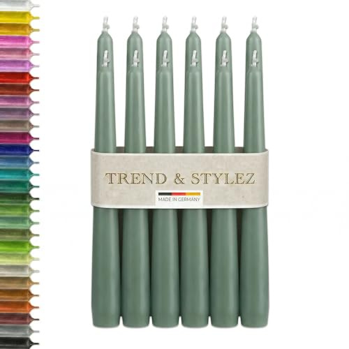 Elegante Spitzkerzen 250x23 mm – Premium Tafelkerzen & Tischdeko – Tropffrei, Geruchsneutral – 8h Brenndauer, RAL-zertifiziert, Made in Germany (Smaragd Grün, 24er Pack)