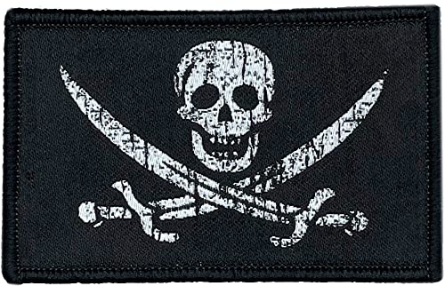 Piratplåster, piratflagga som liknar den för Pirates of the Caribbean för att hålla fast i piratförklädningen eller som CrossFit Velkro ryggsäckplåster. Liten piratflagga - Skull Patch - 80 x50 mm