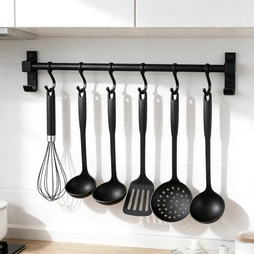WJUAN Hakenleiste Küche 40 cm, Aluminium Stange für Küchenutensilien, Küchenleiste mit 6 Verstellbaren Haken, Multifunktionales Küchenreling in Schwarz, für Suppenkellen, Schneidebretter, Scheren