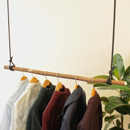 herbeschick.® Hängegarderobe Naturbursche | Naturstock mit Rinde | schwarzes Baumwollseil | verschiedene Größen | Made in Germany (Goldene Beschläge, 100 cm Seil; 100 cm Stock)