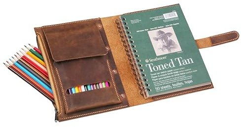 A5 Leder Skizzenbuch Hülle, handgemacht & personalisiert | Vollnarbenleder; passend für A5 Skizzenbücher 14×22 cm; Handnaht; Stiftefach & YKK-Reißverschluss; Wunschgravur