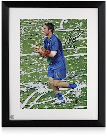 Exclusive Memorabilia Foto dell'Italia autografata da Francesco Totti: Vincitore della Coppa del Mondo. Incorniciato