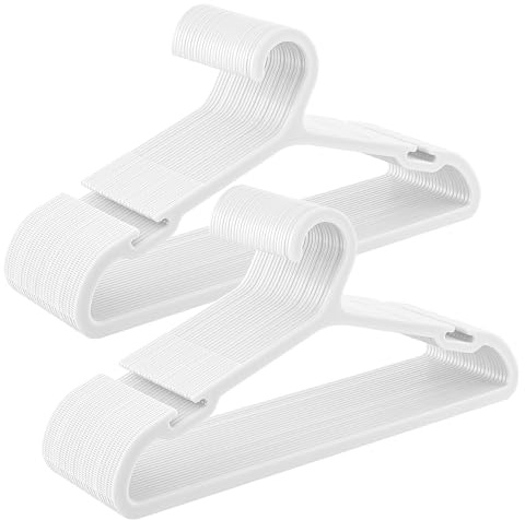 SONGMICS Grucce 50 Pezzi, Grucce Appendiabiti in Plastica, con Ampie Scanalature ai Lati, Salvaspazio, Largo 41,7 cm, per Armadio, Bianco Nuvola CRP010W01
