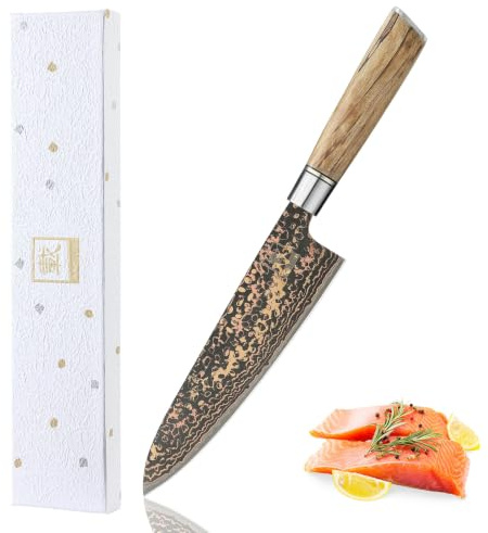 zayiko BlackMagma Damast-Chefmesser 19 cm mit Ahornholzgriff in Geschenkbox | 33 Lagen Damaststahl, VG10-Kern, Kupfer-Bronze-Einlage, schwarze Klinge; V-Schliff 15°/Seite, 60±2 HRC, für Fleisch & Gemüse.